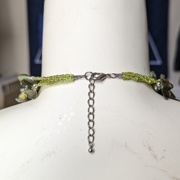 NY & Co Rhodium and Shell necklace - Picture 3 of 3